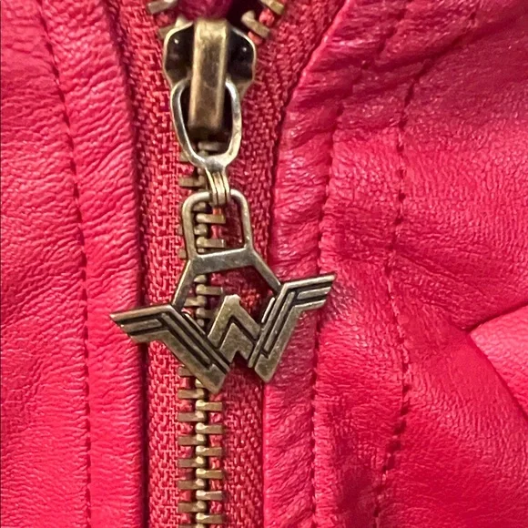 ***WORN 1X***‎ WONDER WOMAN JACKET - Picture 3 of 5